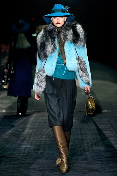 Look 10
